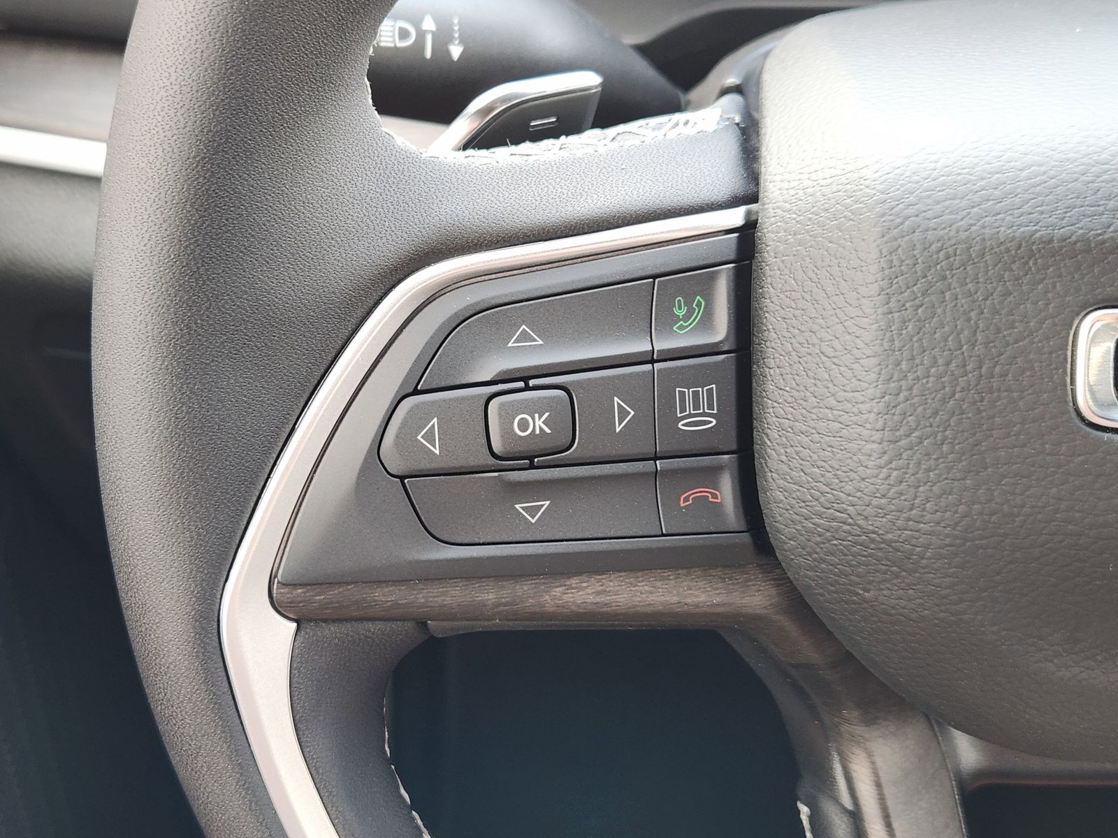 New 2026 Bright White Jeep L LAREDO ALTITUDE 4X2 image 36