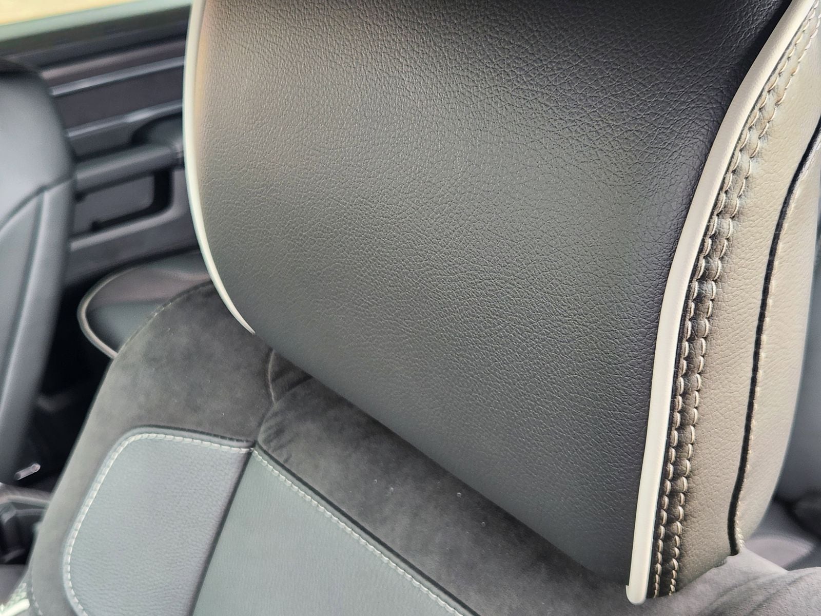 New 2026 Diamond Black Crystal Pearlcoat Ram LARAMIE CREW CAB 4X4 6