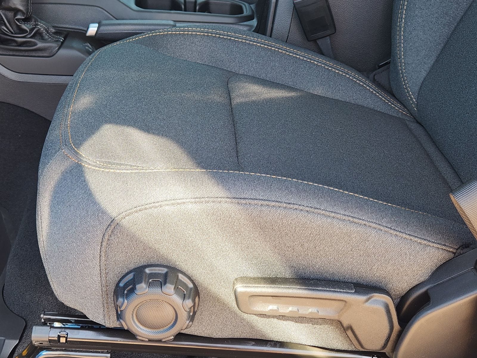 New 2026 Hydro Blue Pearlcoat Jeep 4-DOOR SPORT image 31