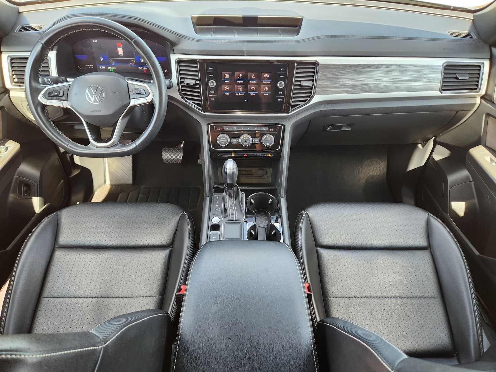 Used 2022 Pure White Volkswagen 2.0T SE w/Technology image 34