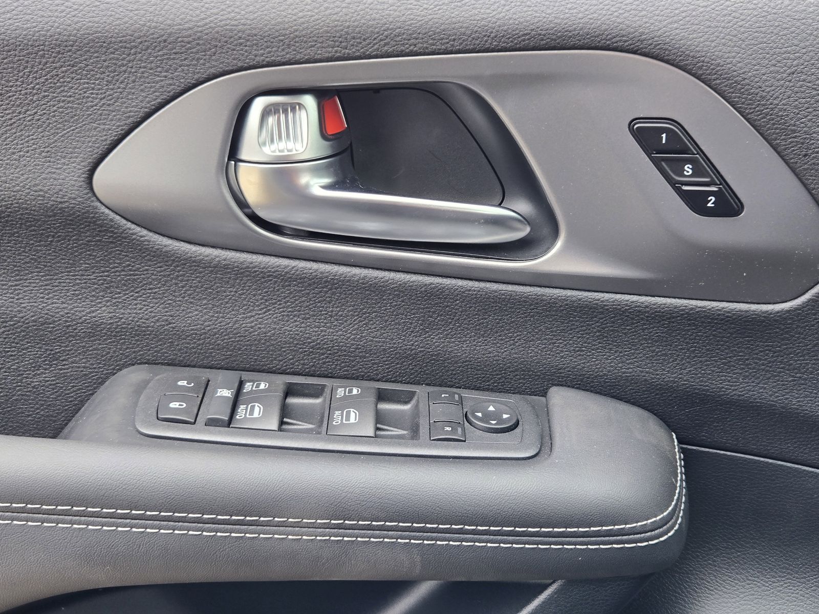 New 2026 Diamond Black Crystal Pearlcoat Chrysler SELECT AWD image 23