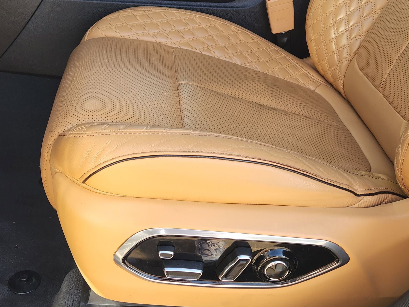 Certified Used 2023 Rocky Mountain Pearlcoat Jeep Summit image 34