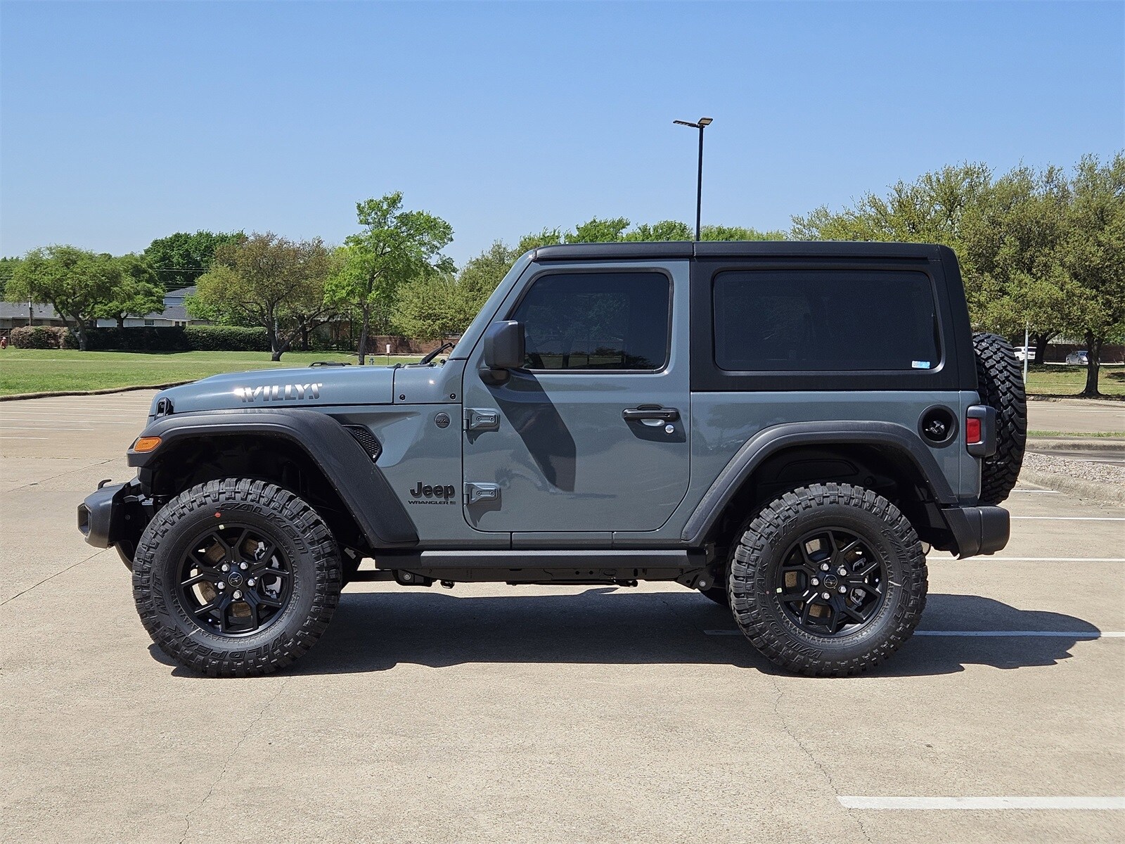 2025 Jeep Wrangler Willys photo 3