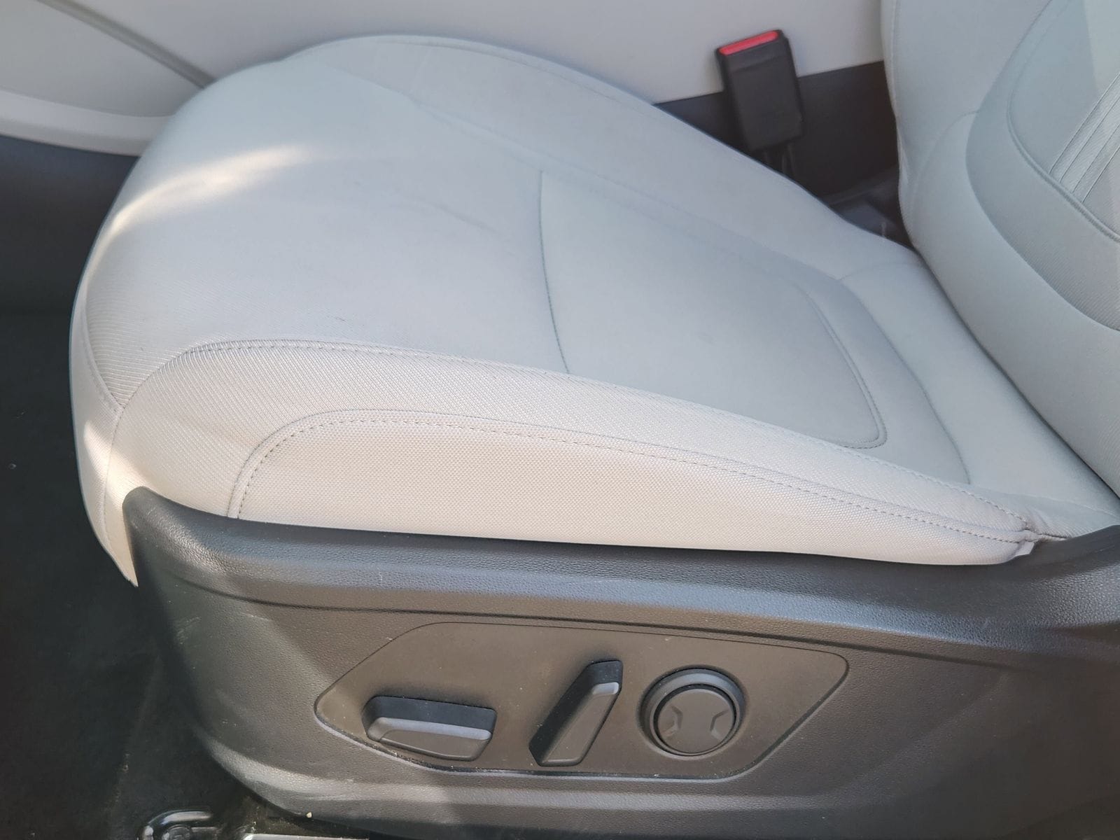 Used 2026 Hampton Gray Hyundai SEL image 31