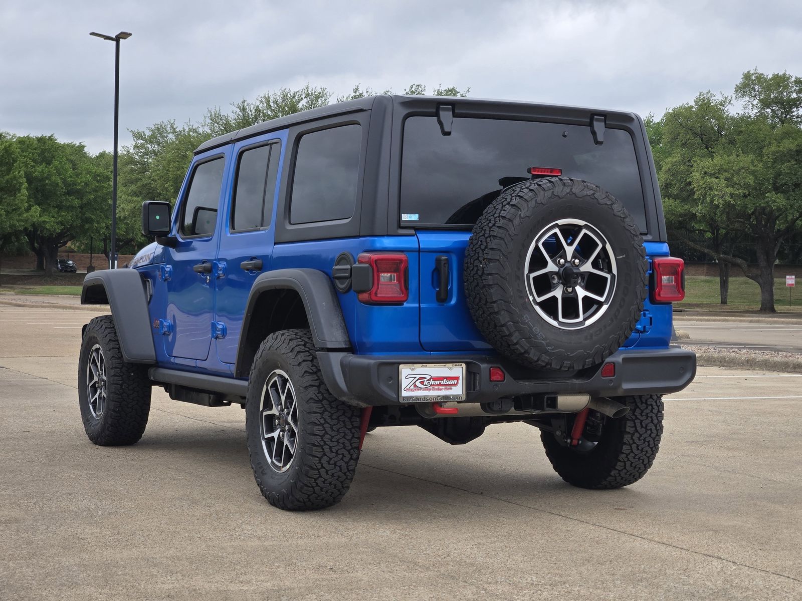 View vehicle photo 4