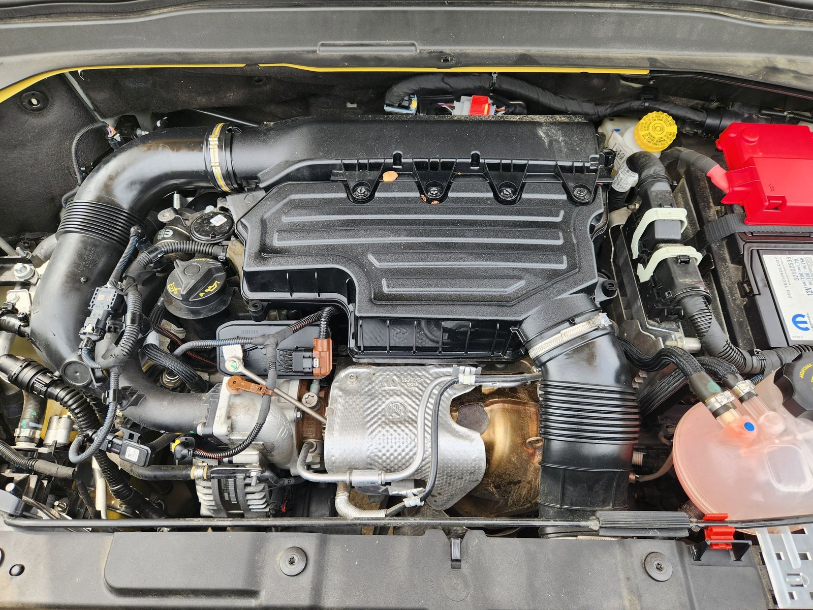 Used 2023 Solar Yellow Jeep Latitude image 42