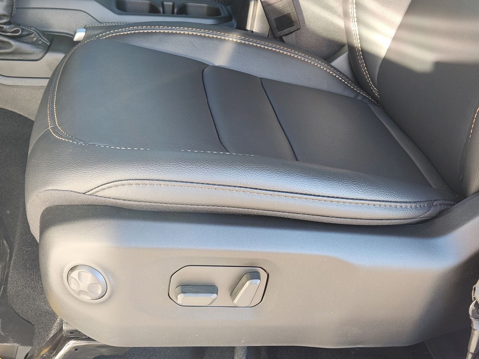 New 2026 Bright White Jeep TEXAS TRAIL 4X4 image 34