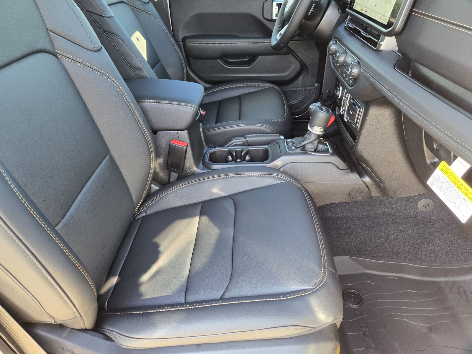 New 2026 Granite Crystal Jeep 4-DOOR SAHARA image 14