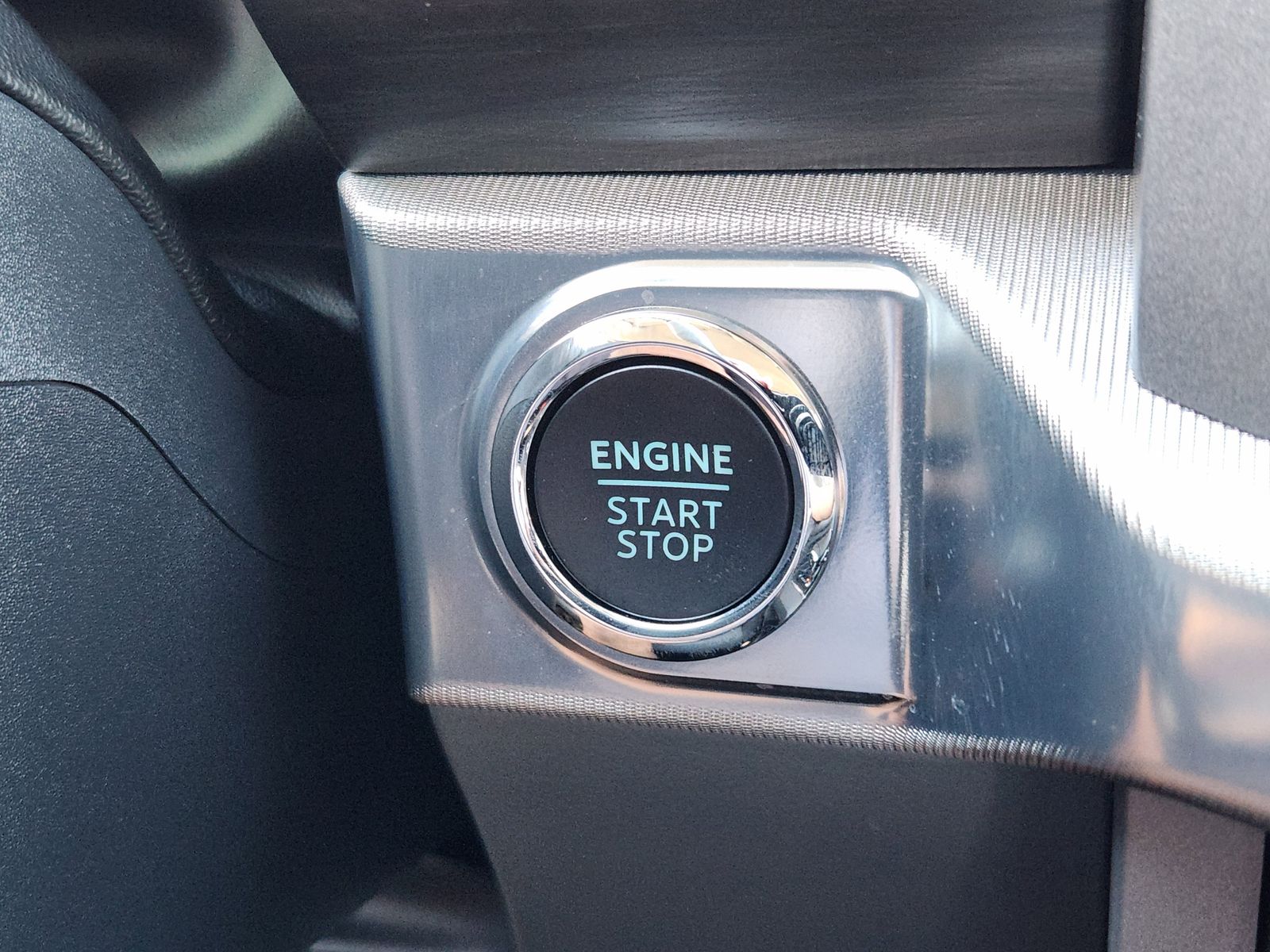 Used 2025 Space White Metallic Ford Lariat image 30