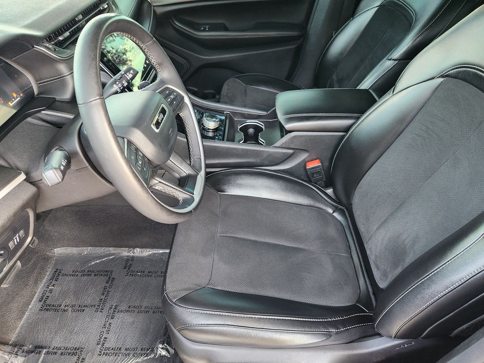 Used 2024 Silver Zynith Jeep Laredo image 16