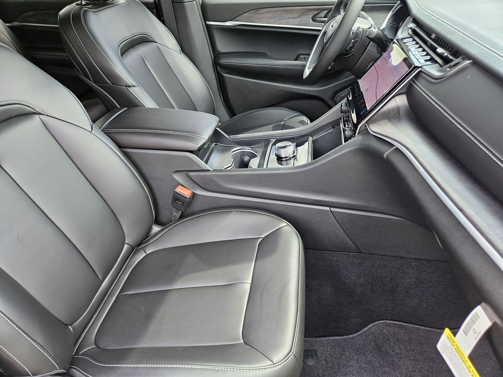 New 2025 Bright White Jeep L LIMITED 4X2 image 15