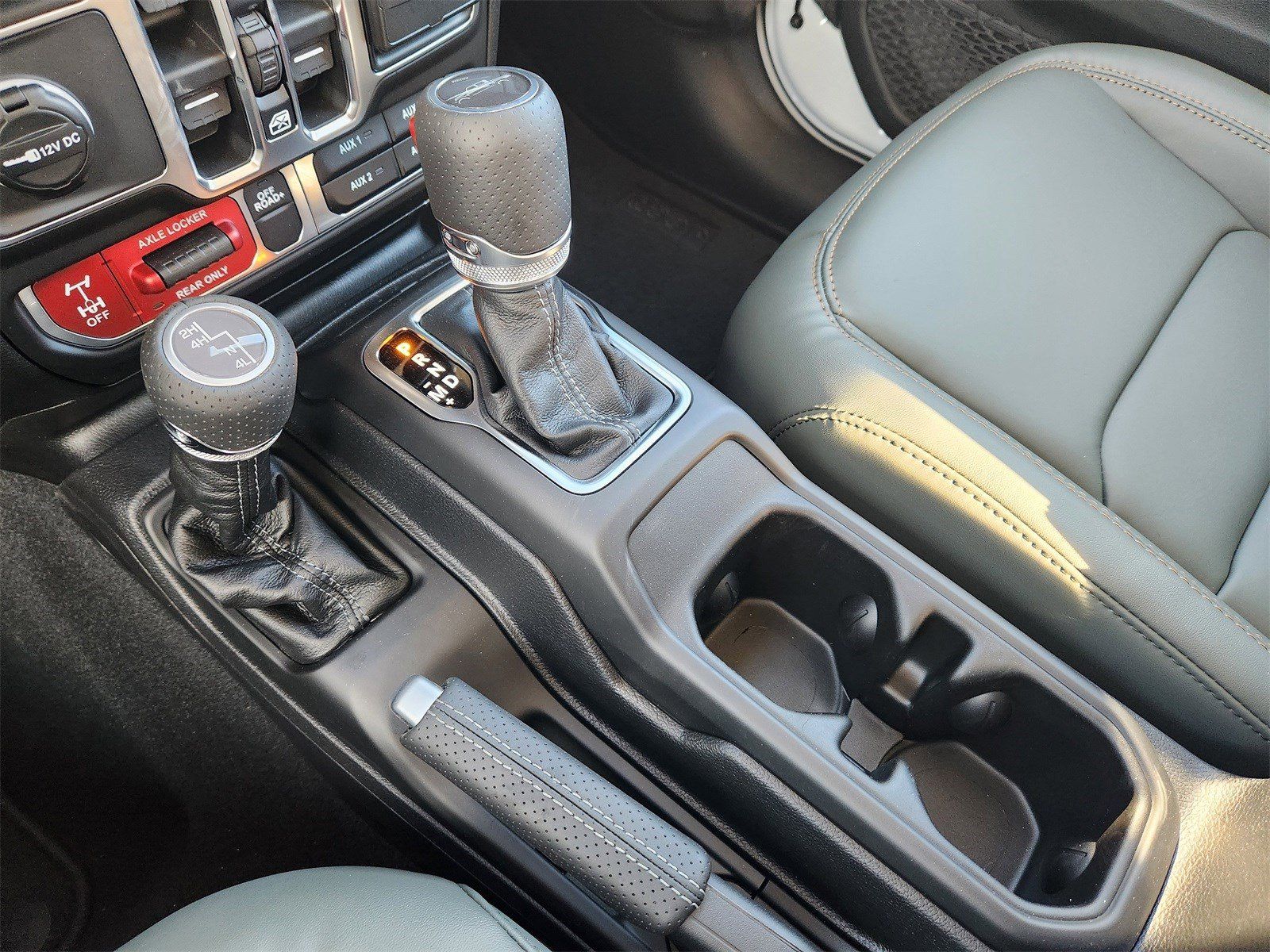 New 2026 Bright White Jeep MOJAVE 4X4 image 24