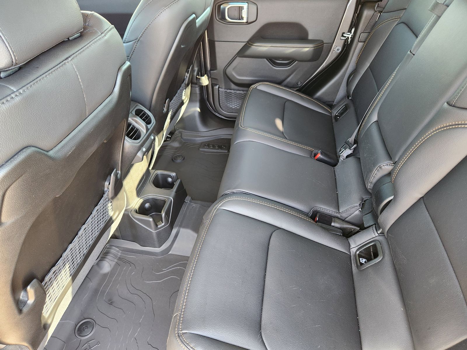 New 2026 Granite Crystal Jeep SAHARA 4X4 image 38