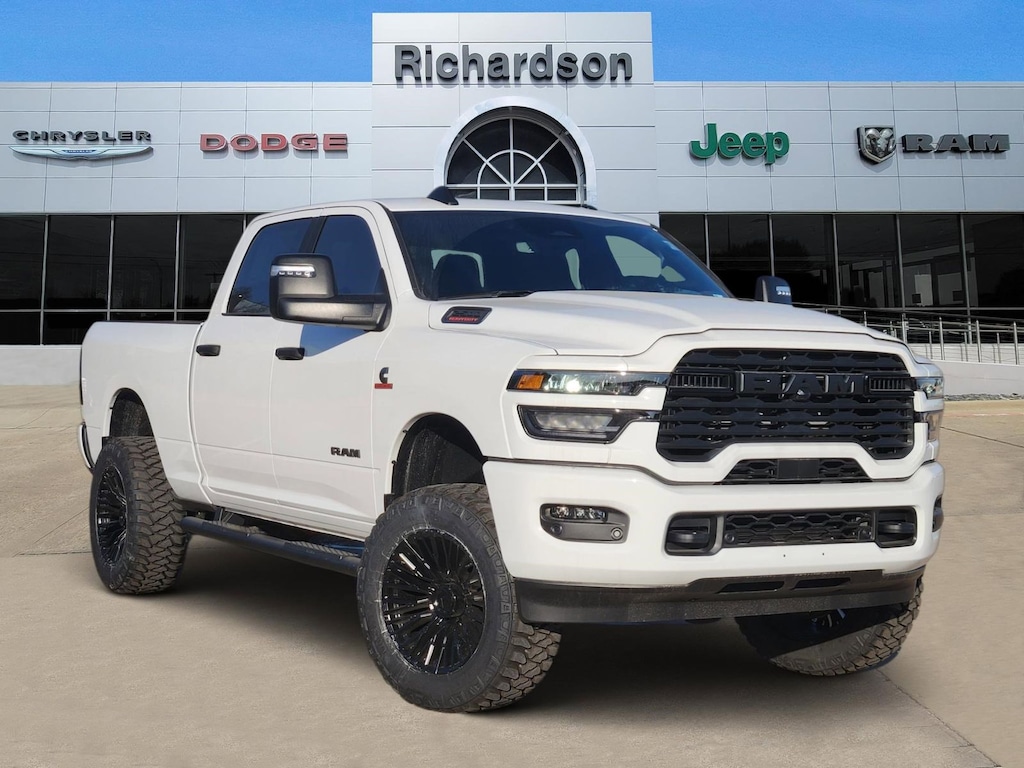 New 2025 Ram 2500 BIG HORN CREW CAB 4X4 6'4 BOX Pickup