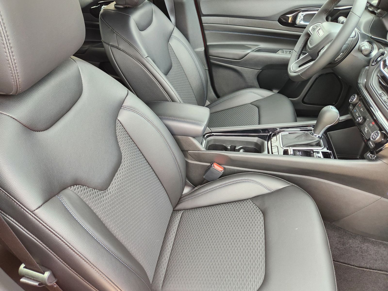 New 2026 Red Hot Pearlcoat Jeep LATITUDE ALTITUDE 4X4 image 23