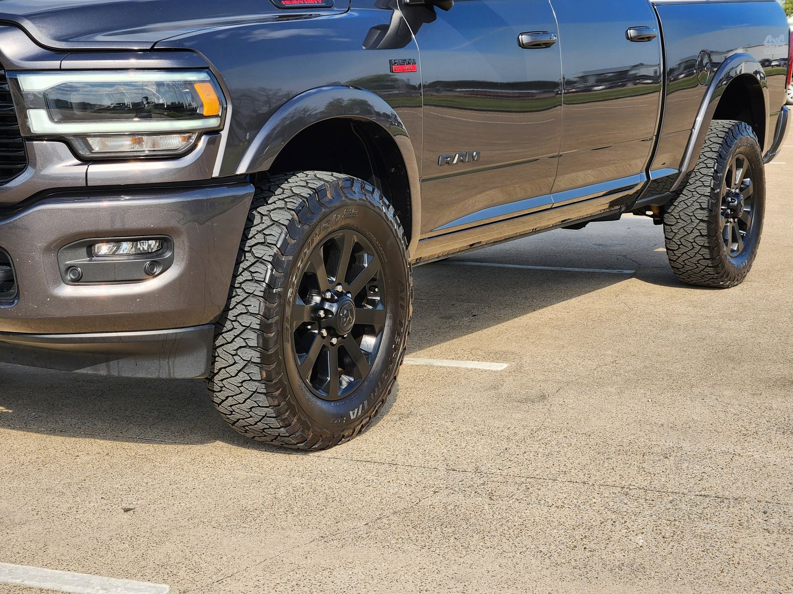 Used 2022 Granite Crystal Ram Laramie image 12