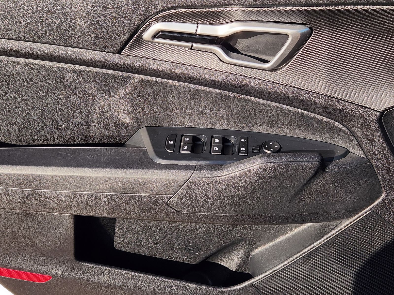 Used 2024 Snow White Pearl Kia LX image 30