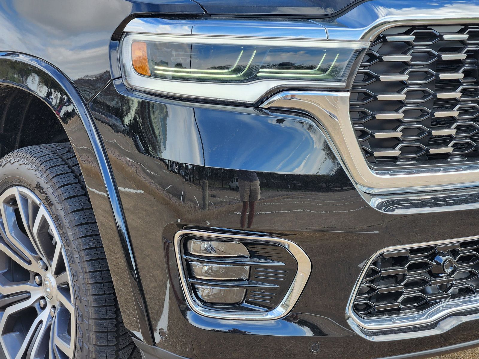 New 2026 Diamond Black Crystal Pearlcoat Ram TUNGSTEN CREW CAB 4X4 image 9