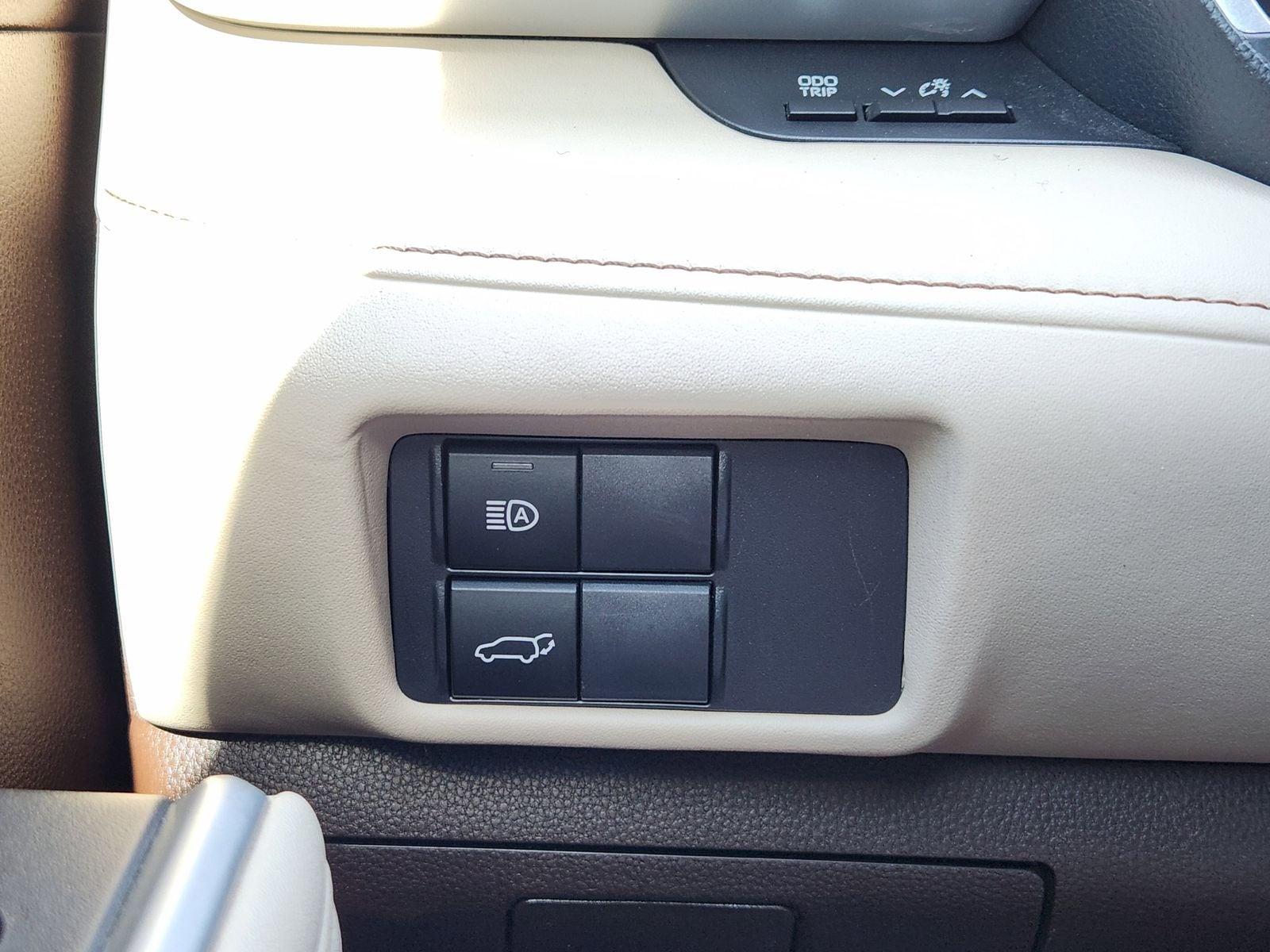 Used 2021 Midnight Black Toyota XLE image 30