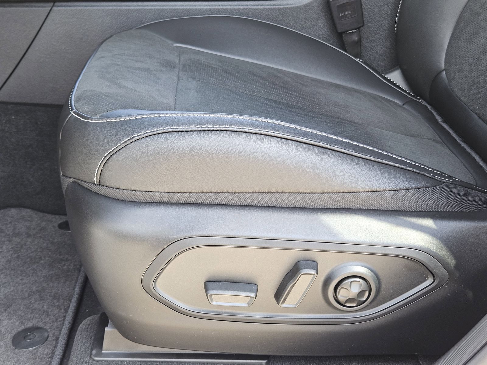 New 2025 Bright White Jeep ALTITUDE X 4X2 image 24