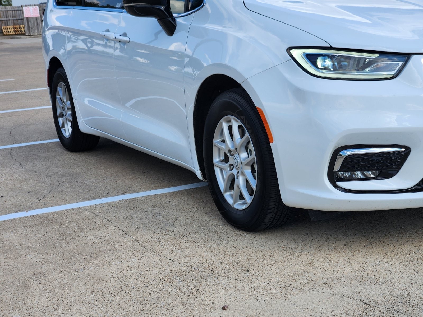 Used 2026 Bright White Chrysler Select image 10