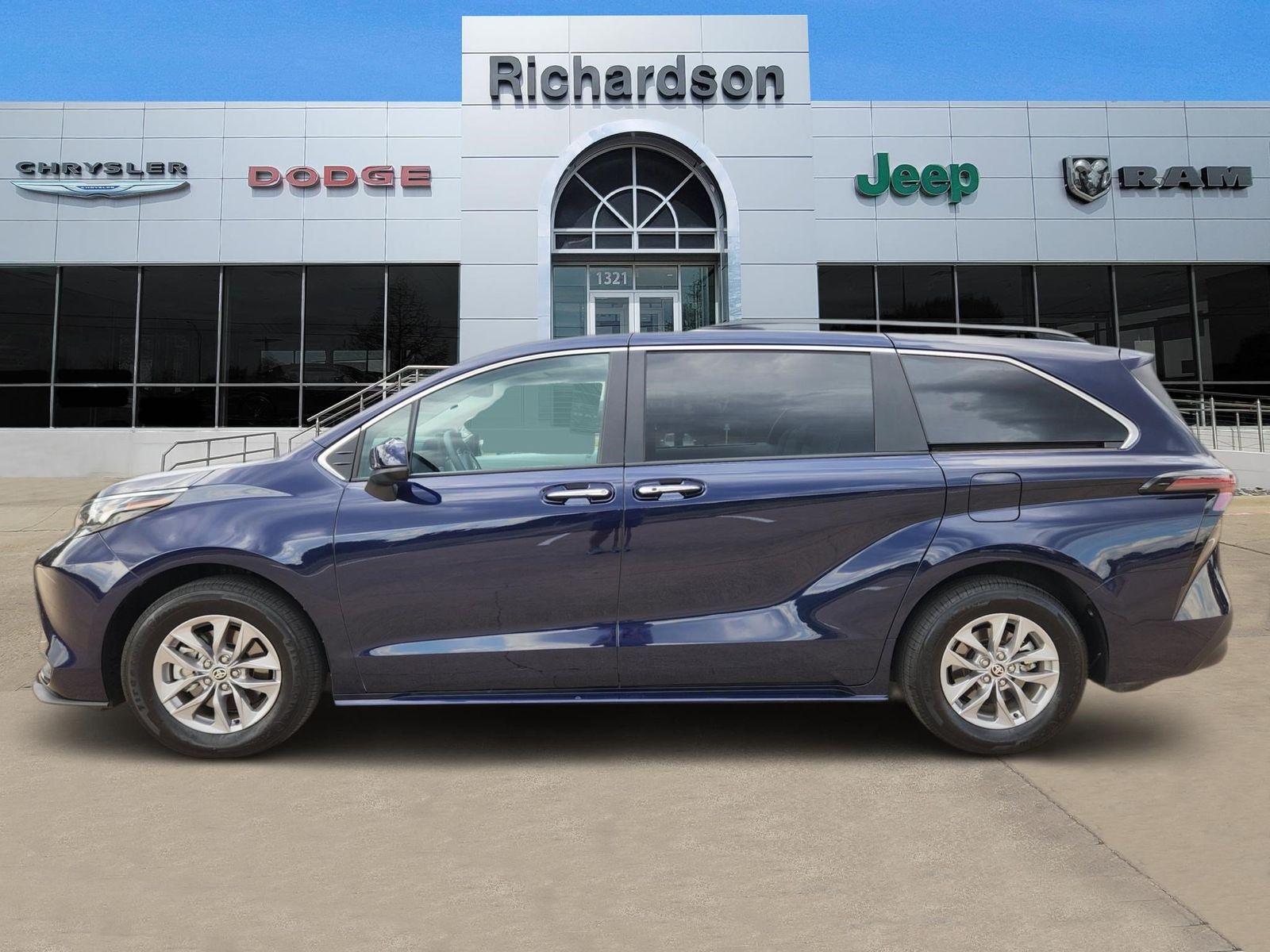 Used 2026 Blueprint Toyota XLE 7 Passenger image 3