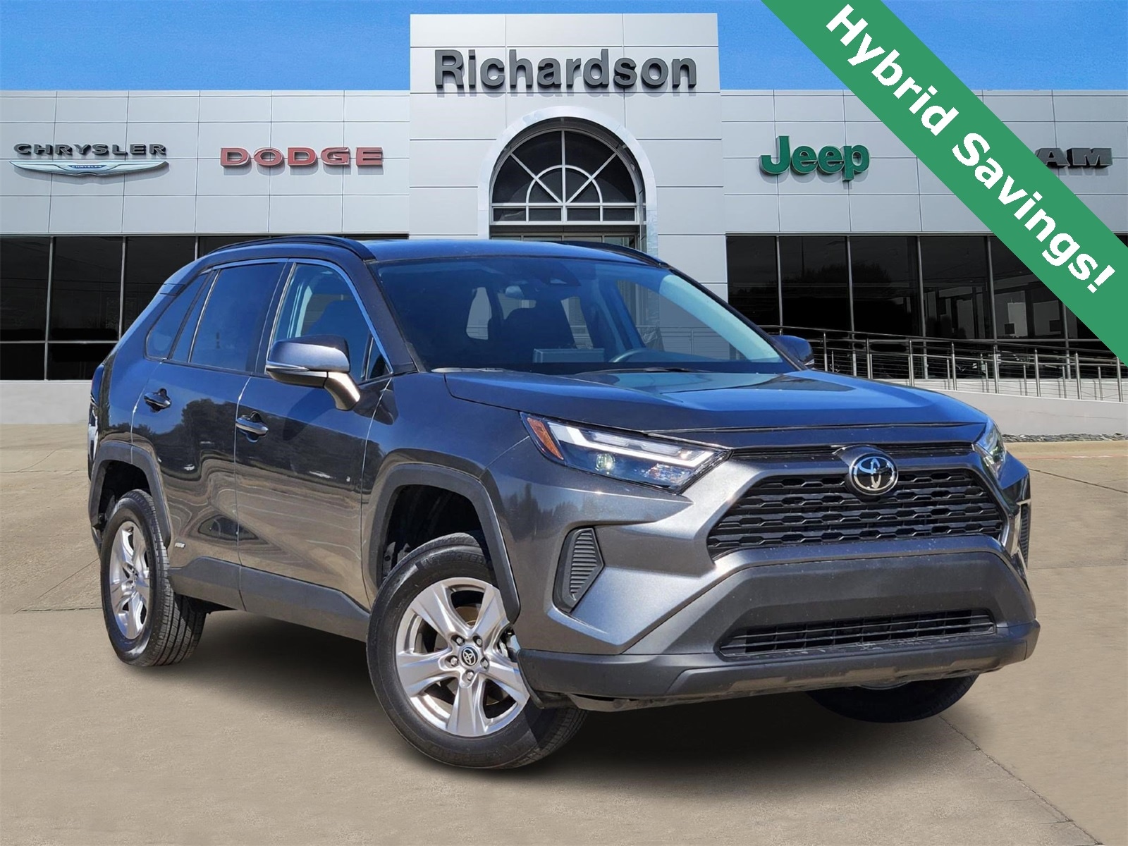 2025 Toyota RAV4 XLE's photo