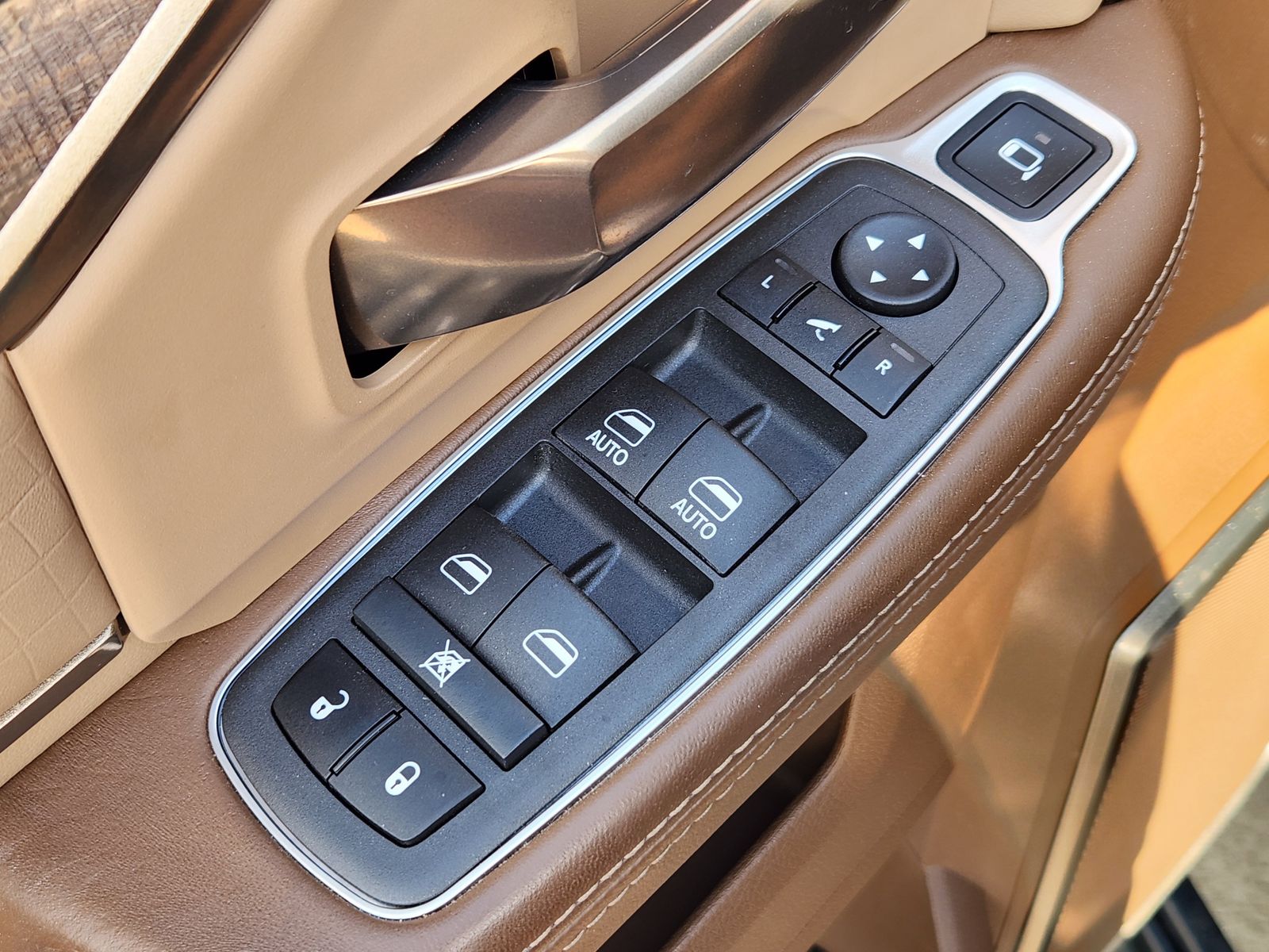 Used 2022 Diamond Black Crystal Pearlcoat Ram Longhorn image 36