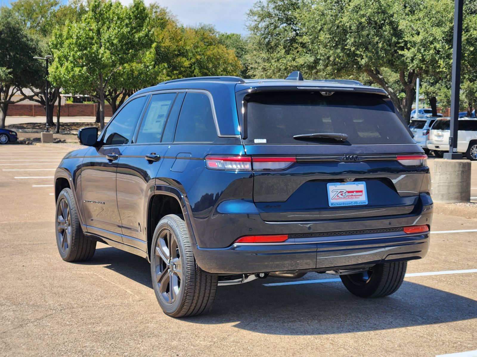 New 2027 Fathom Blue Pearlcoat Jeep Limited Reserve image 4