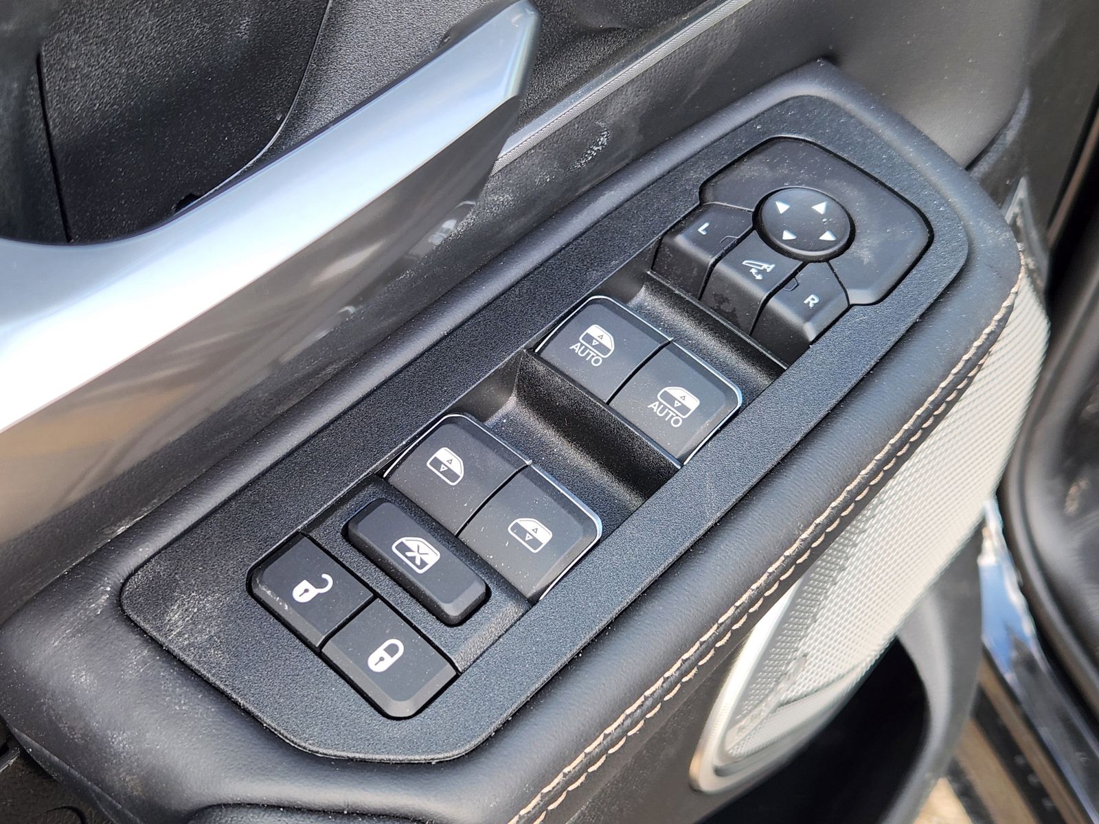 New 2026 Diamond Black Crystal Pearlcoat Ram TUNGSTEN CREW CAB 4X4 image 35