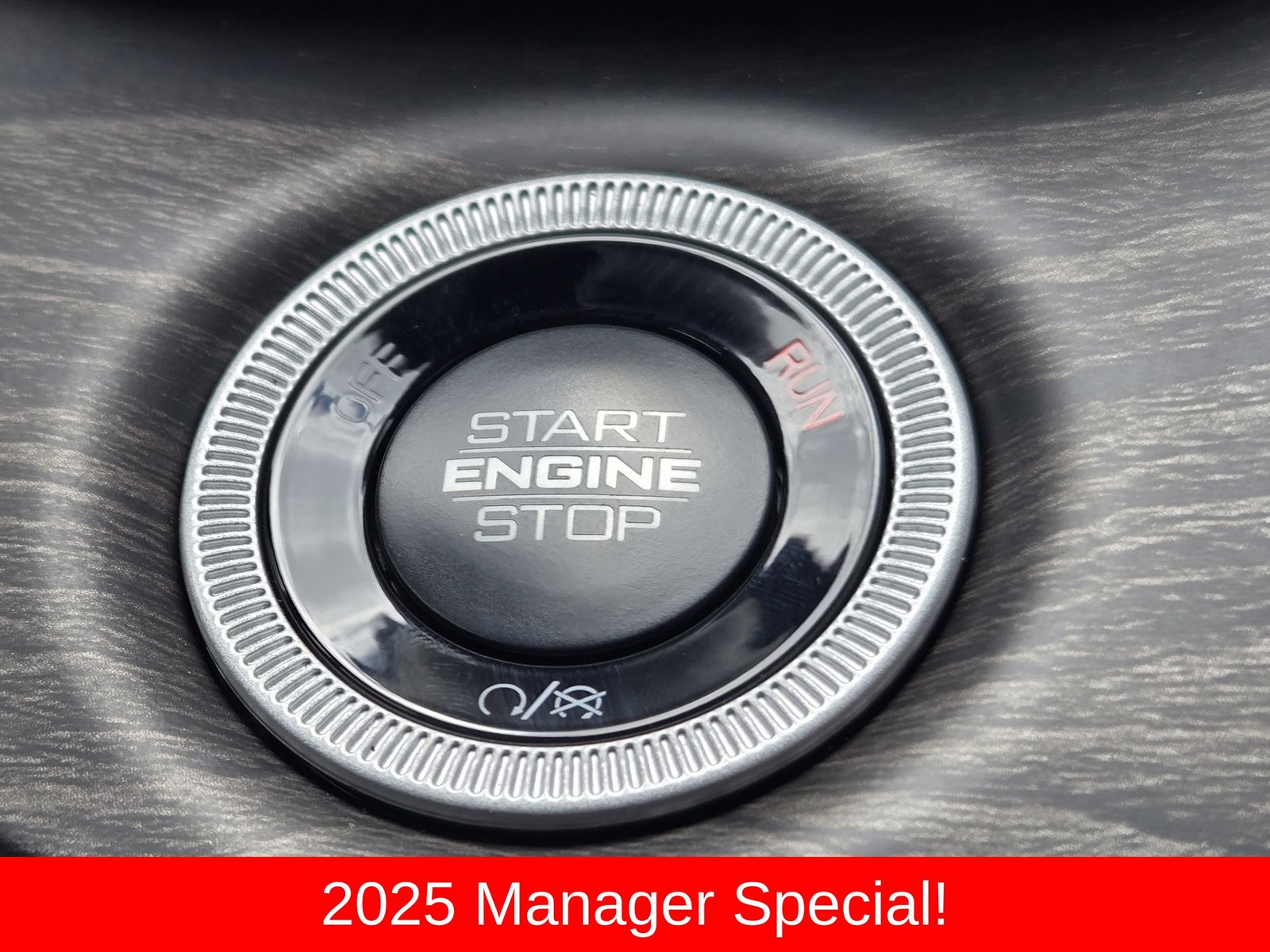 New 2025 Baltic Gray Jeep L LIMITED 4X4 image 27