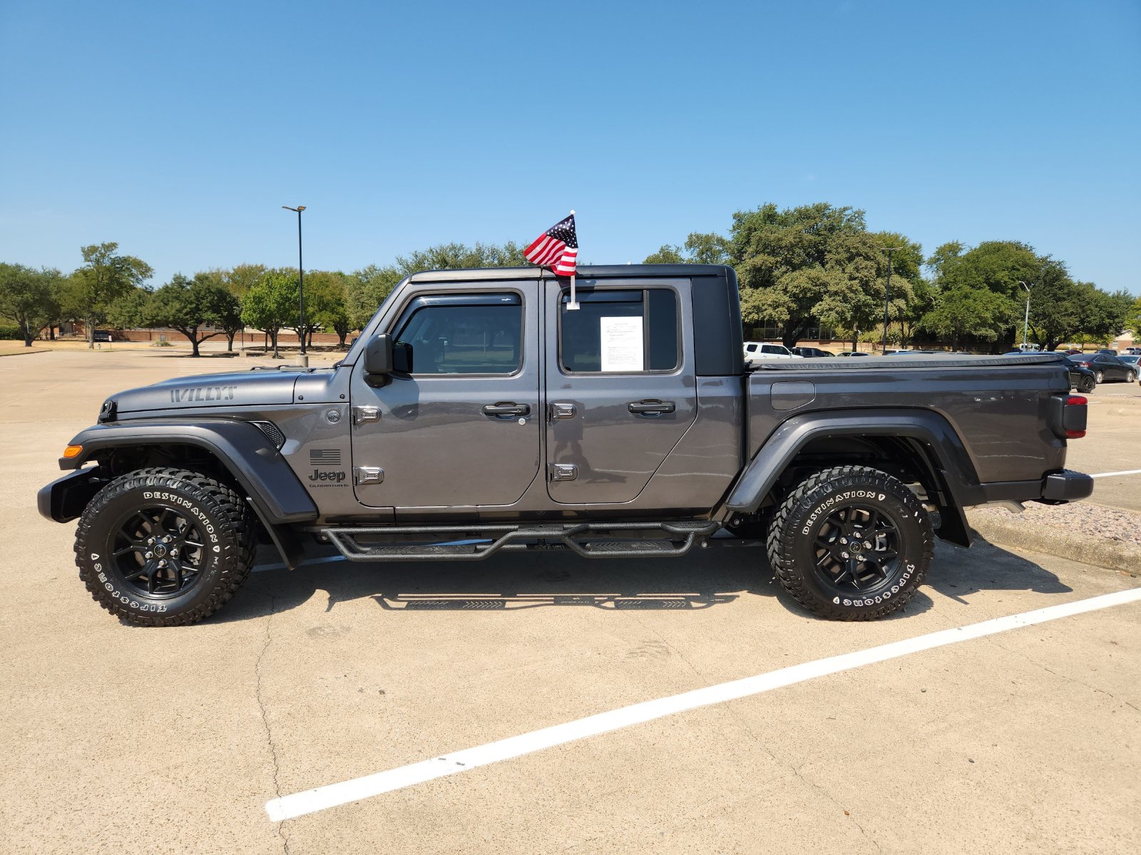 Used 2025 Granite Crystal Jeep Sport image 3