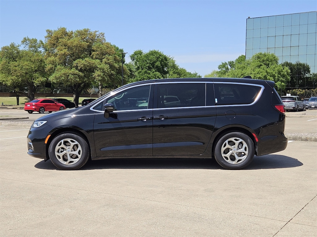 New 2024 Chrysler Pacifica LIMITED Passenger Van