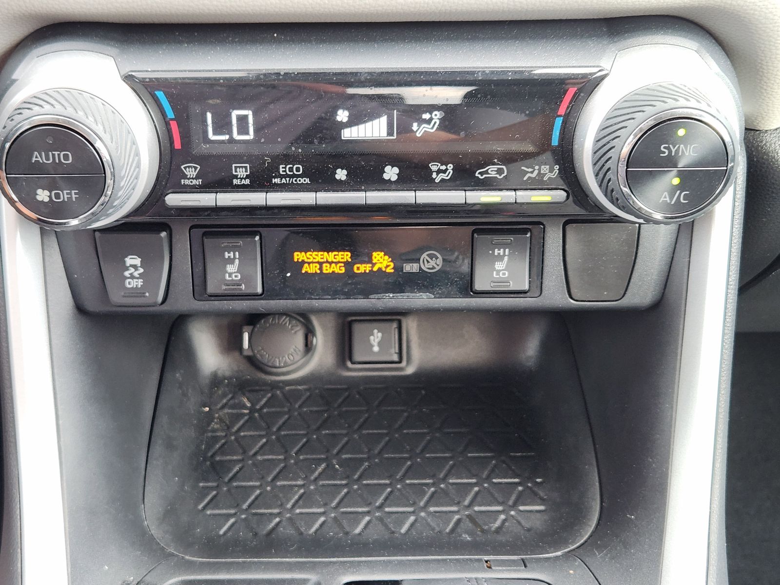 Used 2021 Silver Sky Metallic Midnight Black Metallic Toyota XLE image 27