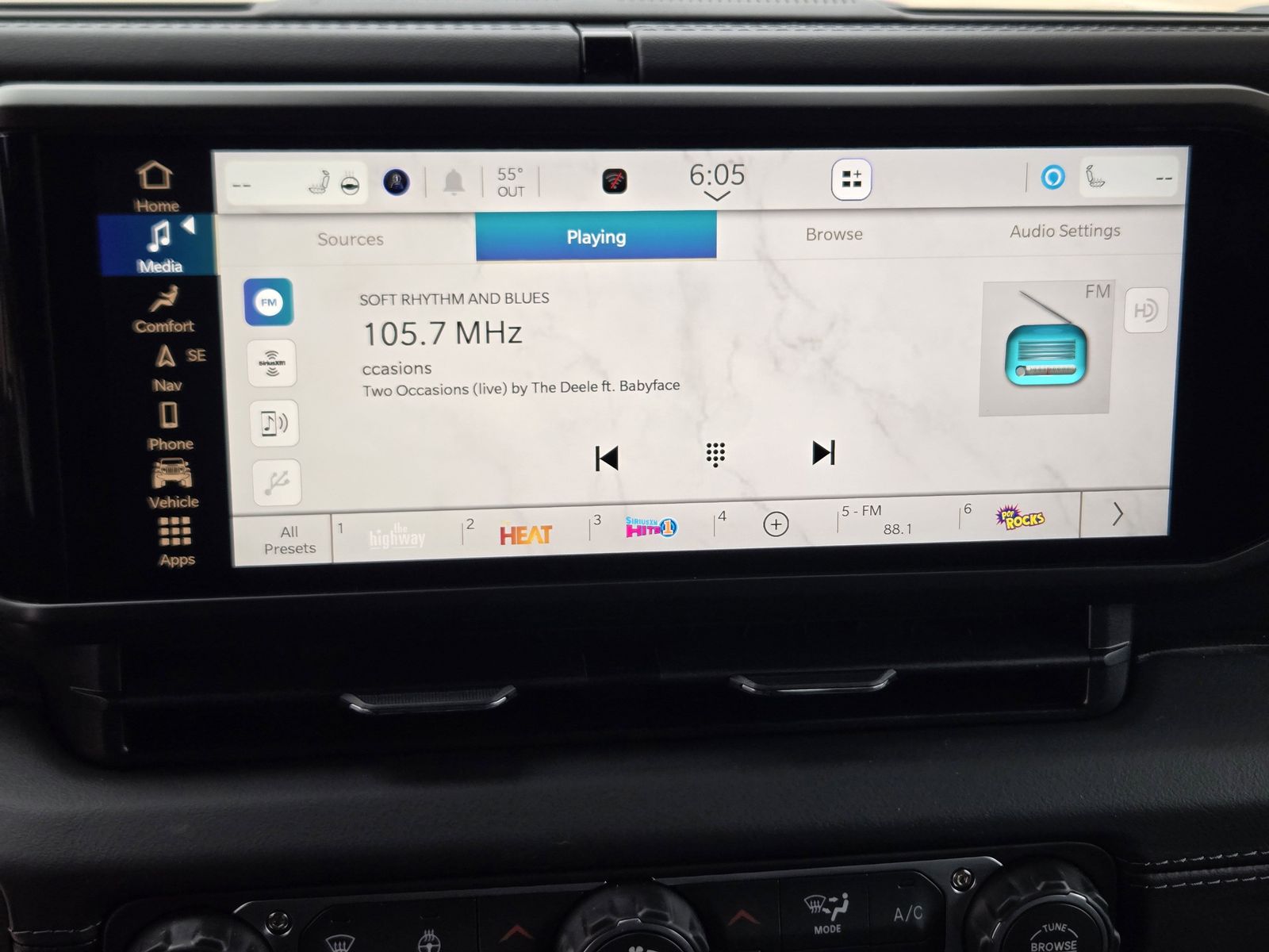 New 2026 Bright White Jeep 4-DOOR SAHARA image 17