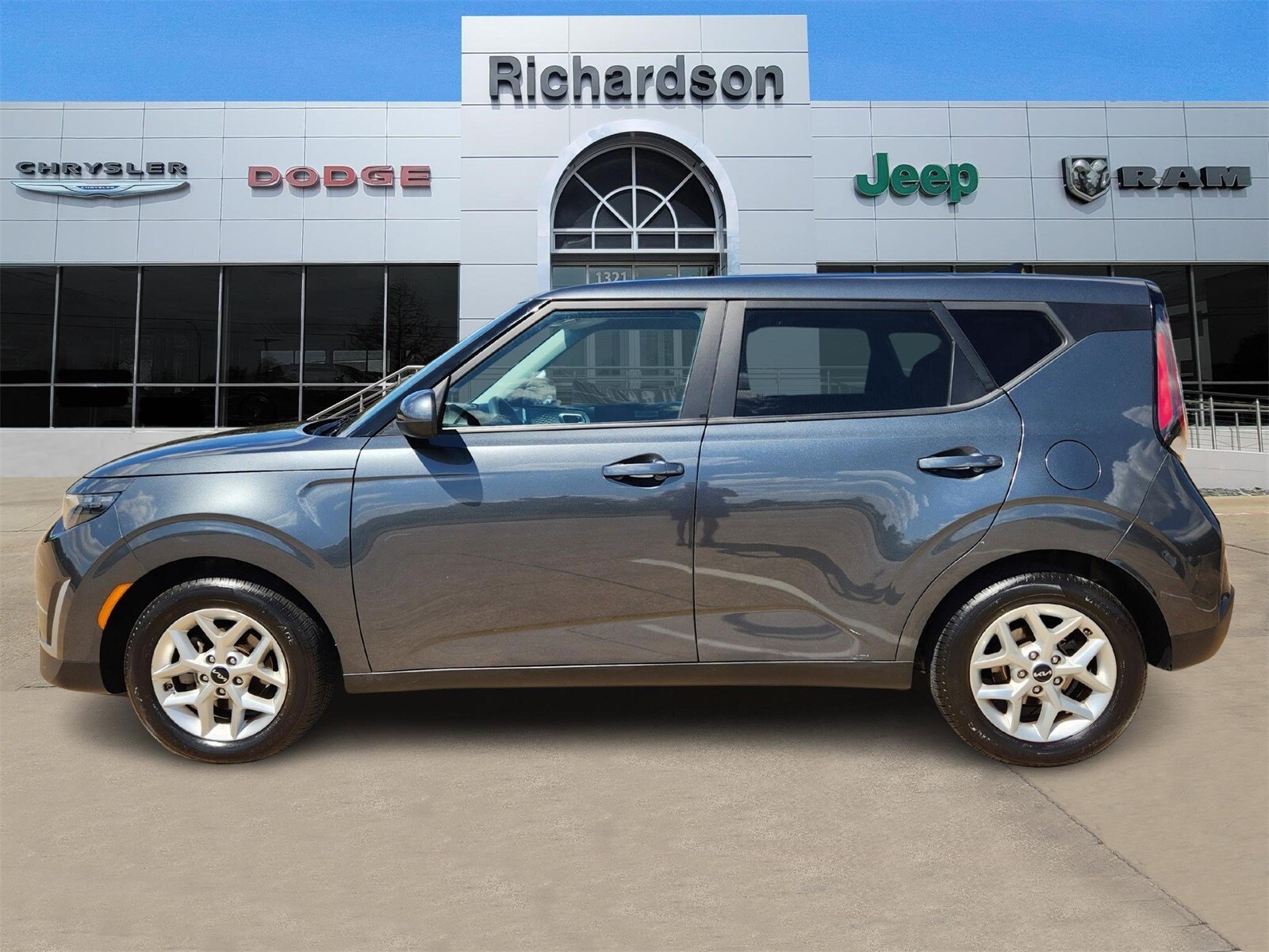 2023 Kia Soul LX S photo 3