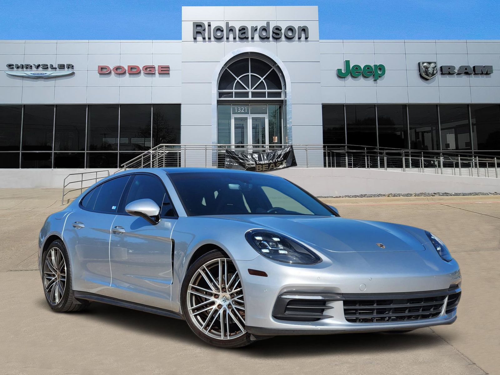 2017 Porsche Panamera 4's photo