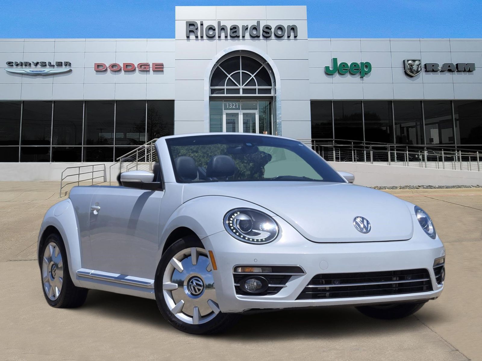 2019 Volkswagen Beetle 2.0T SE Convertible Auto's photo