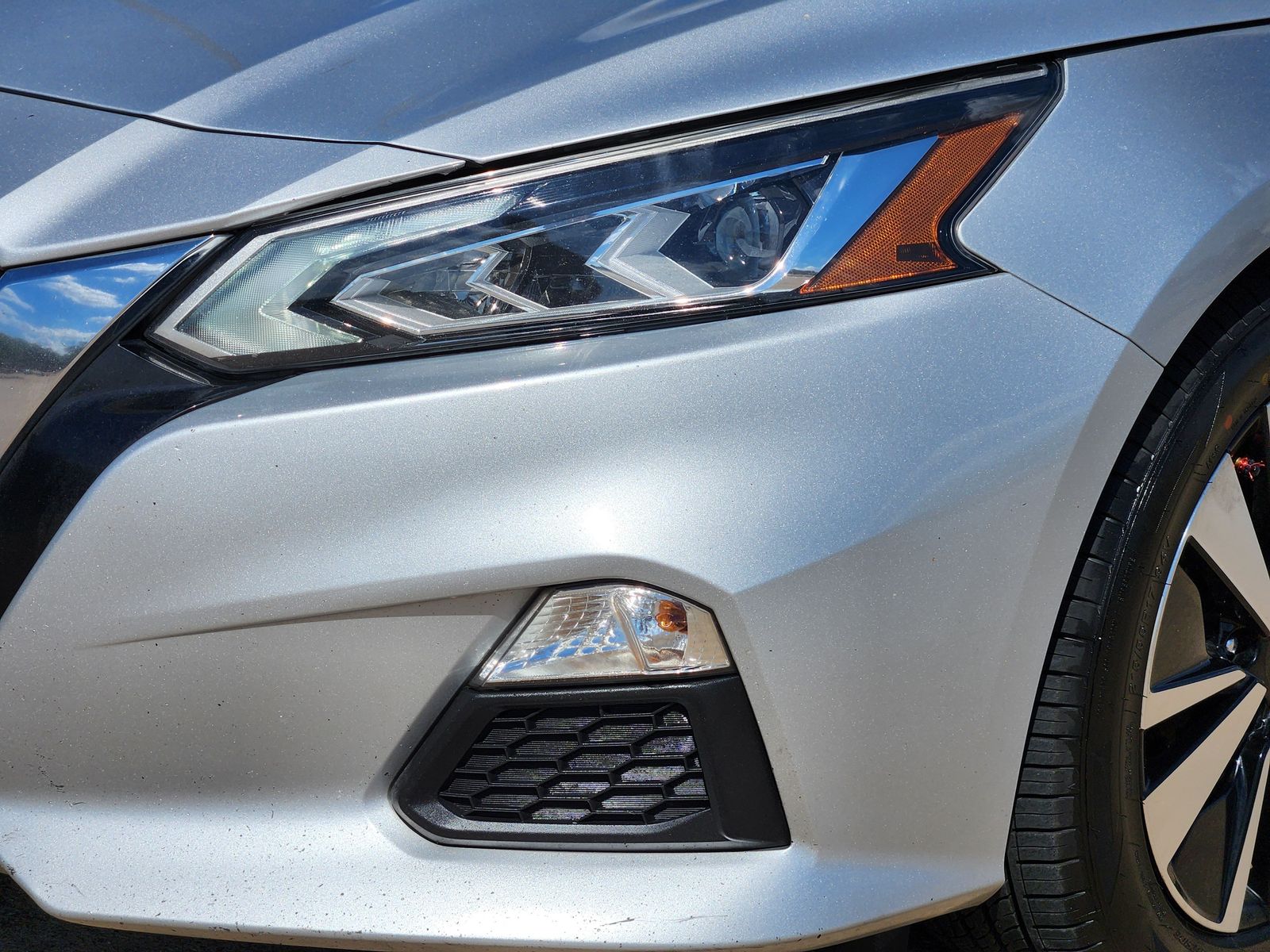 Used 2022 Brilliant Silver Nissan 2.5 SV image 9