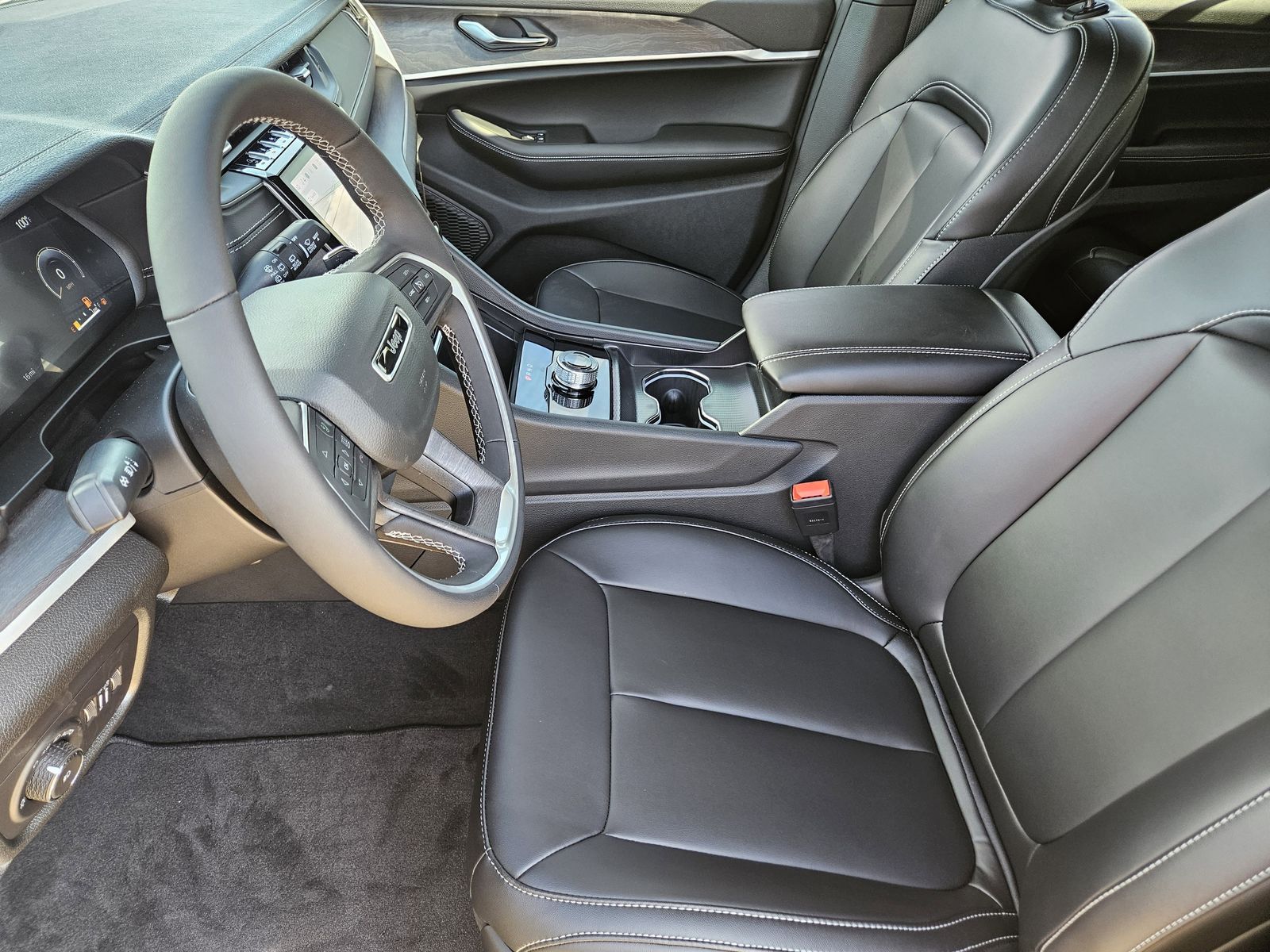 New 2025 Baltic Gray Jeep L LIMITED 4X2 image 14