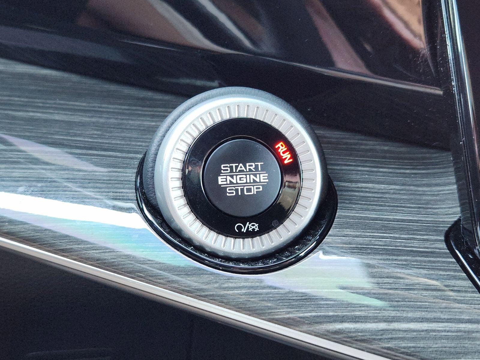 Used 2022 Velvet Red Pearlcoat Jeep Series II image 27