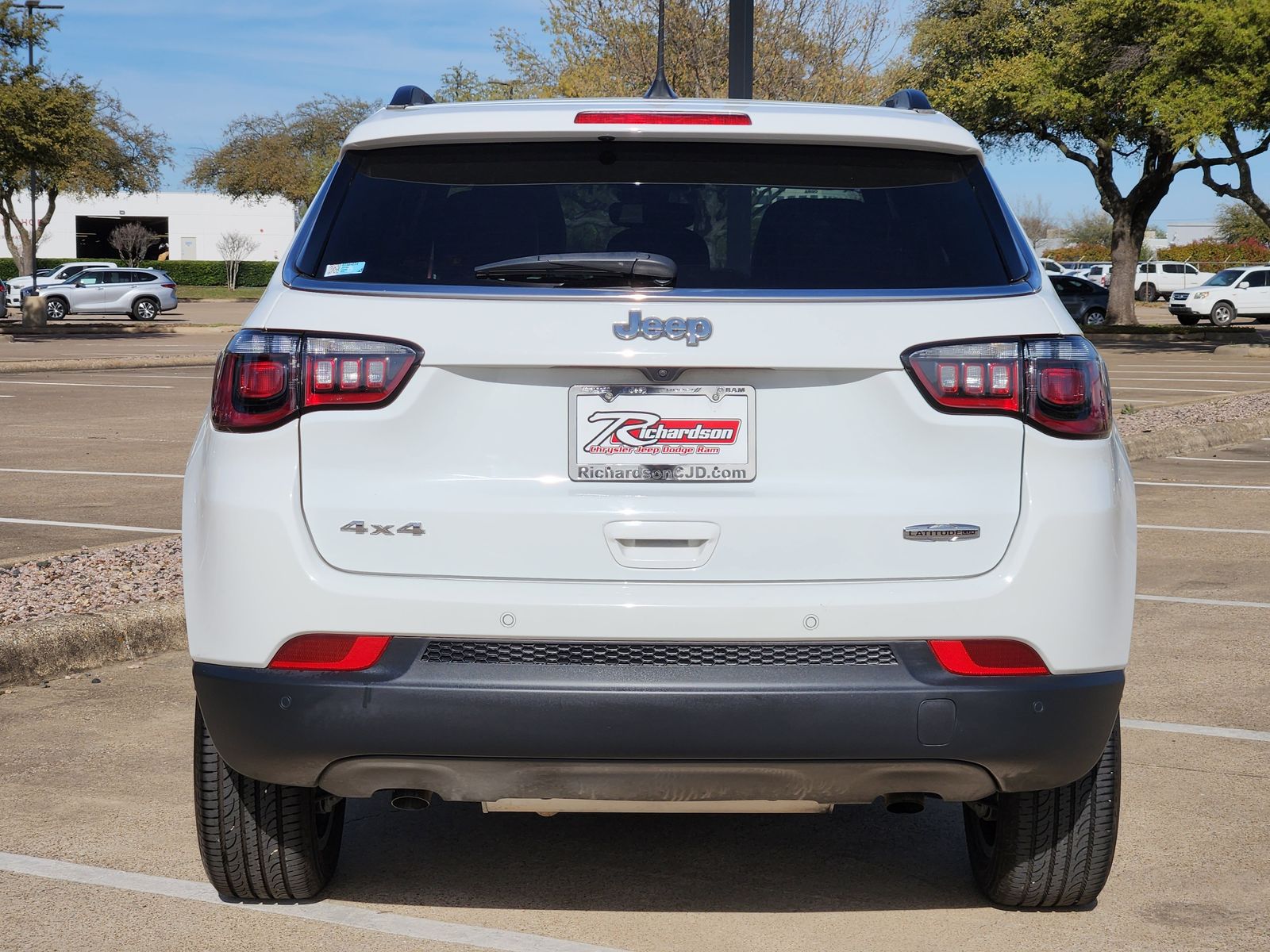 Used 2024 Bright White Jeep Latitude Lux image 5