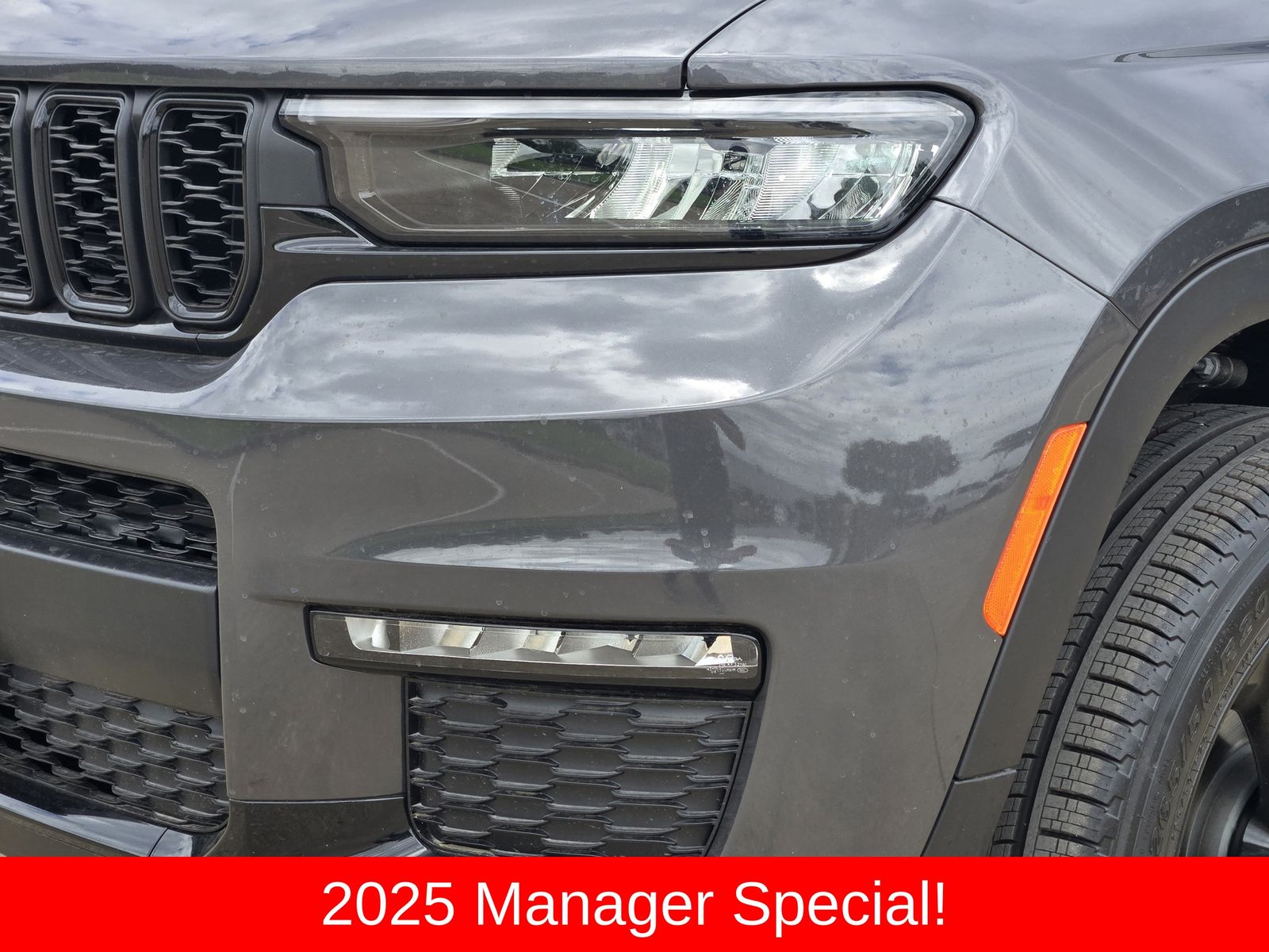 New 2025 Baltic Gray Jeep L LIMITED 4X4 image 10