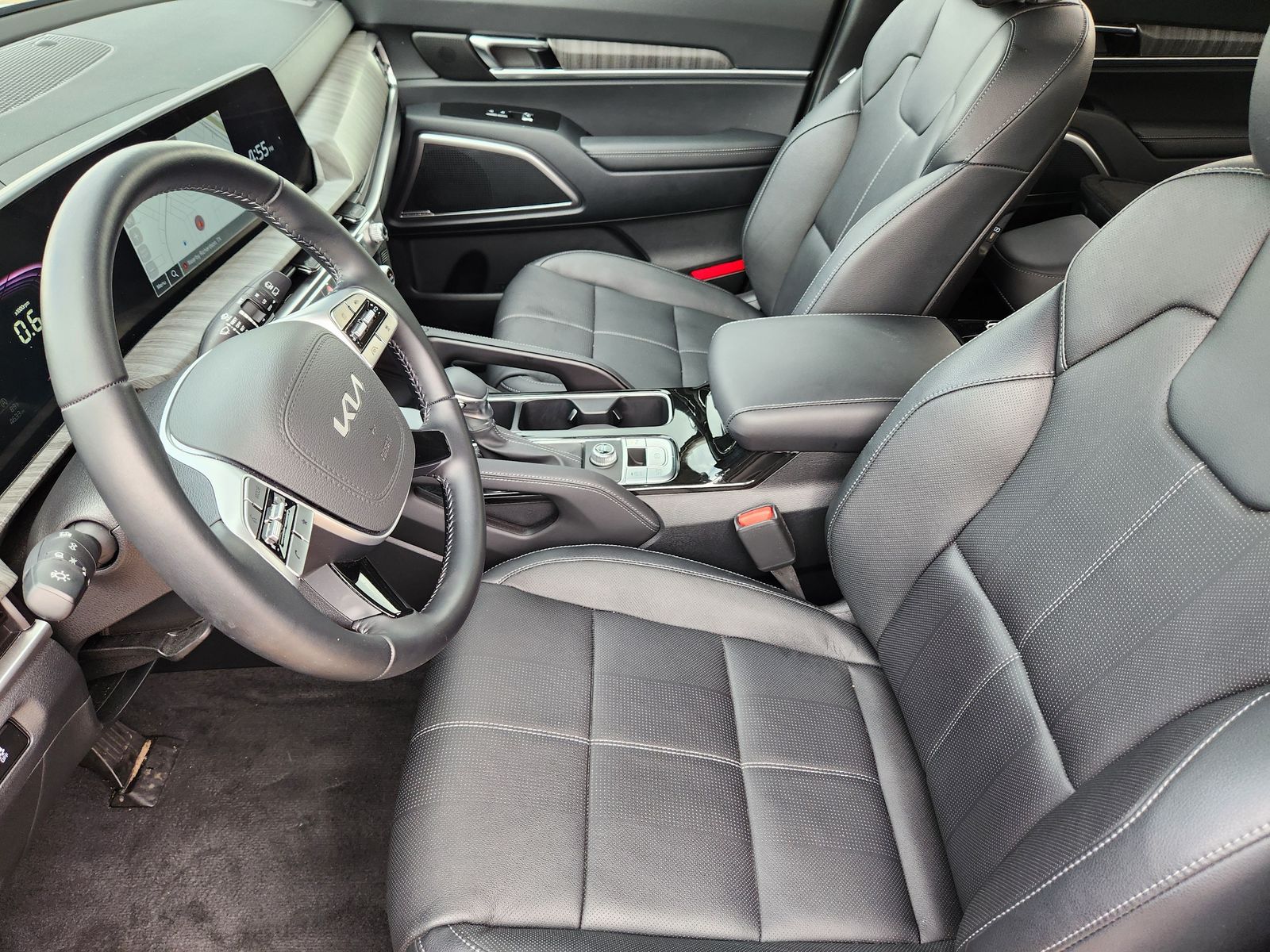 Used 2025 Ebony Black Kia EX image 21