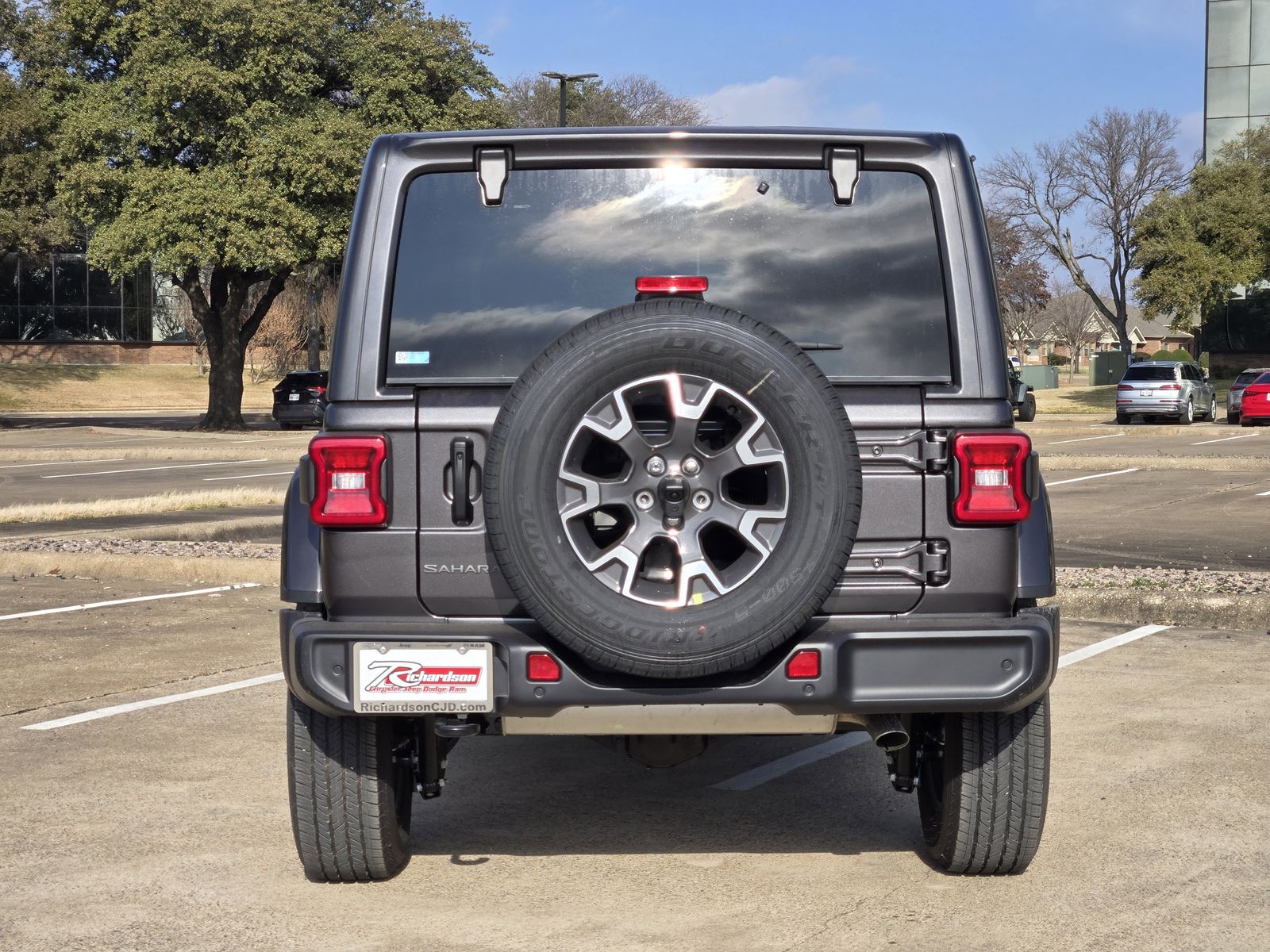 New 2026 Granite Crystal Jeep 4-DOOR SAHARA image 5