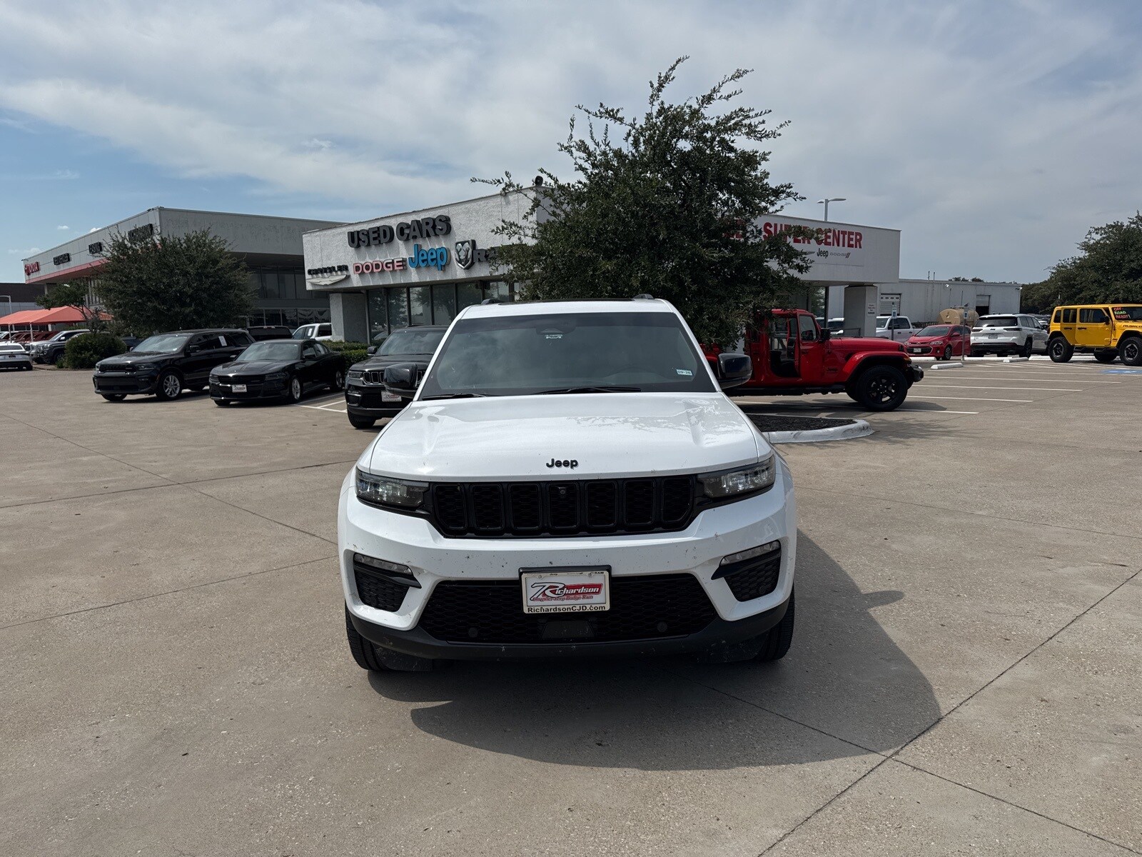 2024 Jeep Grand Cherokee Limited photo 3