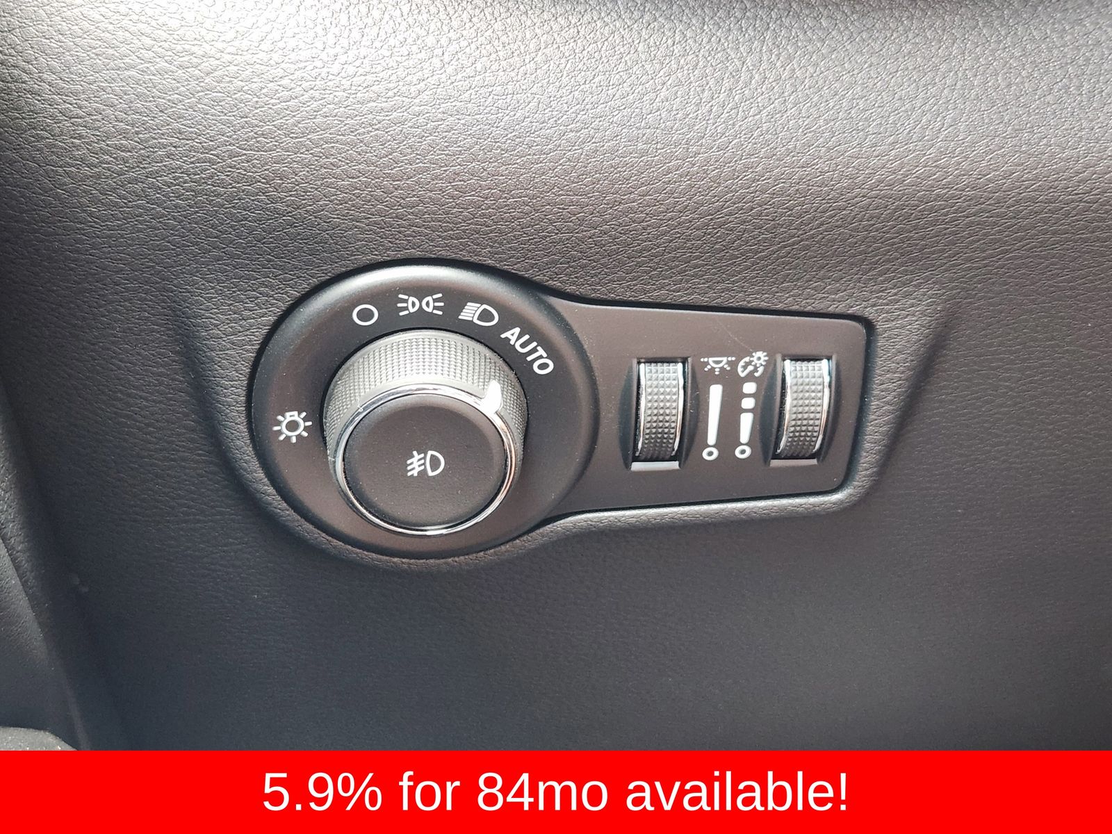 New 2026 Hydro Blue Pearlcoat Jeep LATITUDE ALTITUDE 4X4 image 30