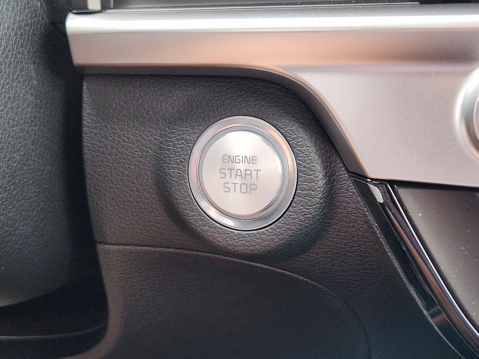 Used 2025 Ebony Black Kia EX image 28