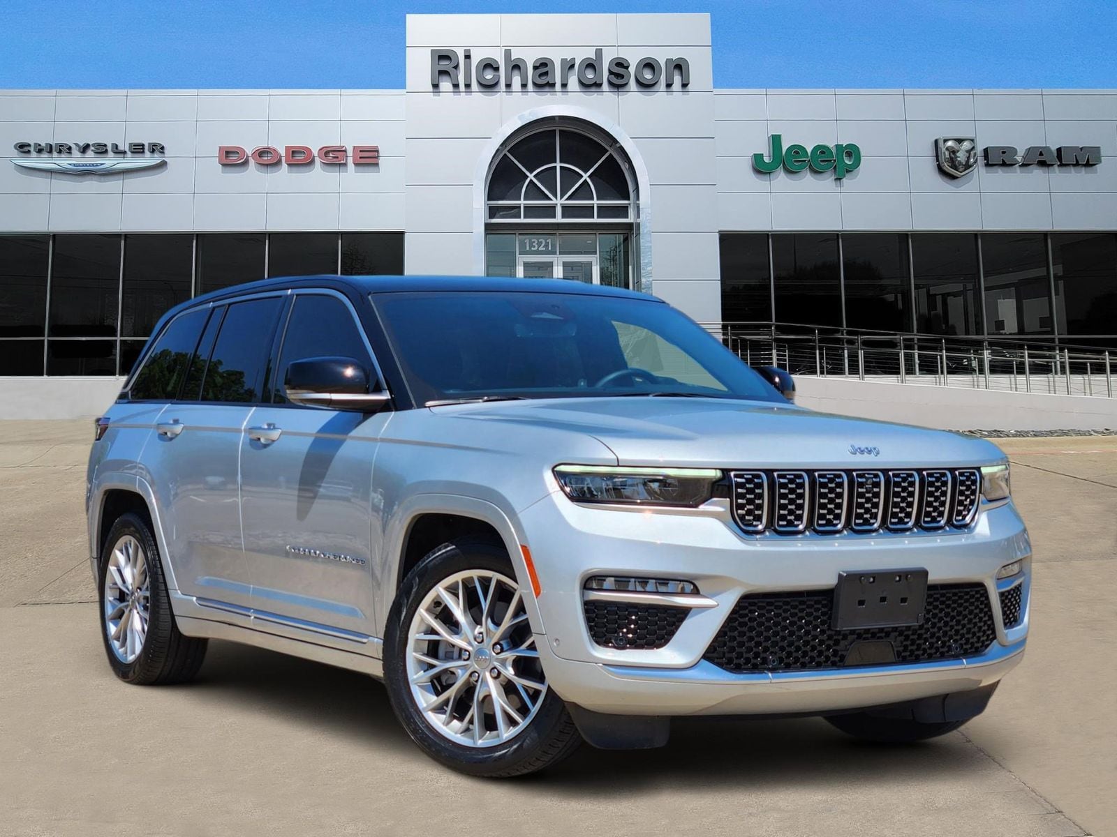 2022 Jeep Grand Cherokee Summit Reserve 4xe 4x4's photo