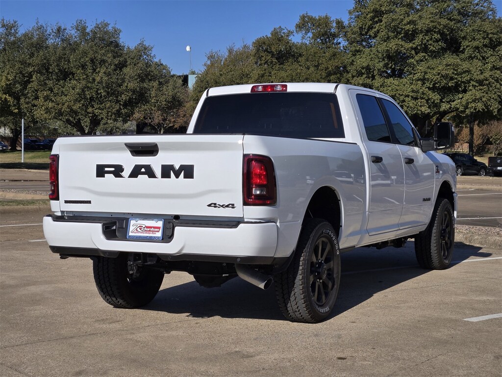 New 2025 Ram 2500 BIG HORN CREW CAB 4X4 6'4 BOX Pickup